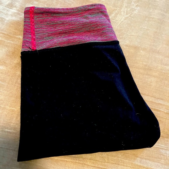 Lululemon Reversible Crop - Picture 4 of 4